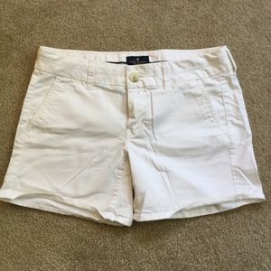 🔥 price DROP AE white shorts (stretch)